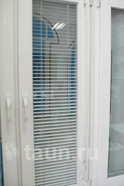 Фото 17. Пластиковое окно Trocal с жалюзи внутри - образец в офисе