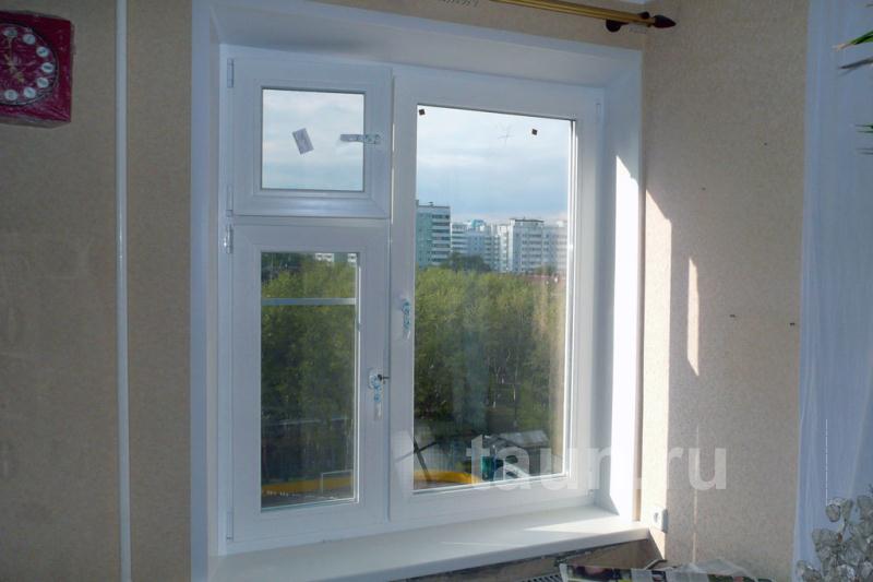Фото 35. Пластиковое окно TROCAL A5 с форточкой, откосами (фальш откос справа) и подоконником. Дом серии II-68.
