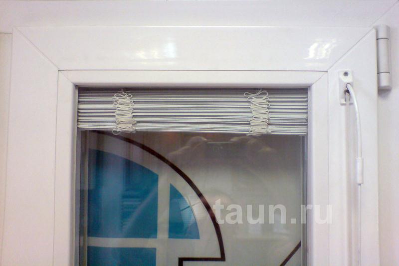 Фото 7. Образец пластикового окна с жалюзи внутри, профиль TROCAL Innonova 70 M5 (жалюзи собраны вверх)